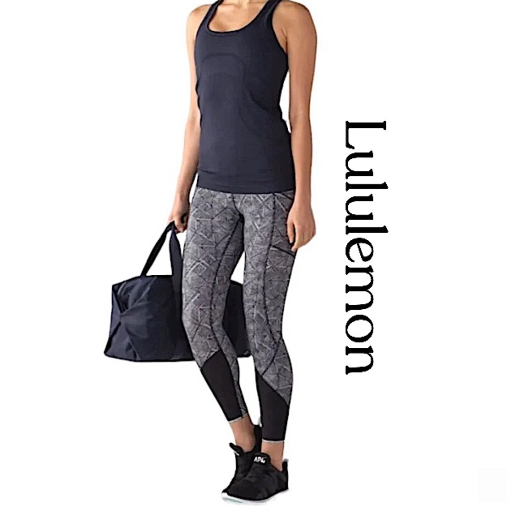 Lululemon Tight Stuff Il Tight Formation Alpine White Black Size 4 EUC!